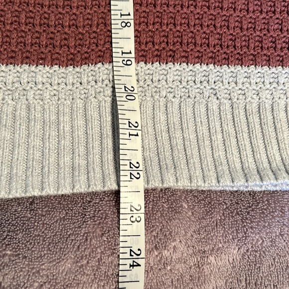 Old Navy woman’s sweater. Size Small.. - Picture 8 of 8